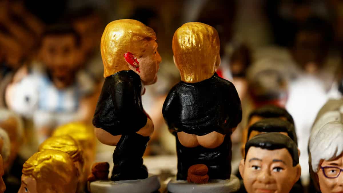 Donald Trump's Christmas-themed 'pooper' figurine sees surge in demand in Spain Donald Trump's Christmas-themed 'pooper' figurine sees surge in demand in Spain