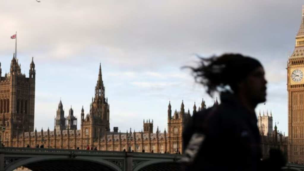 Storm Darragh hits England, people urged to stay home