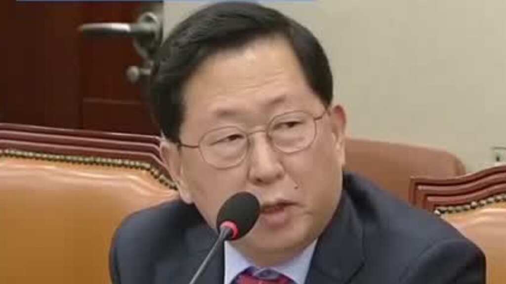 Former South Korean defence minister arrested amid martial law controversy