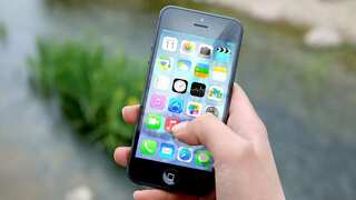 Are smartphones affecting parent-children bond? Here’s what study reveals