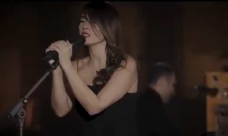 Iranian singer Parastoo Ahmadi gives online concert without hijab Iranian singer Parastoo Ahmadi gives online concert without hijab