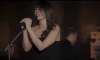 Iranian singer Parastoo Ahmadi gives online concert without hijab