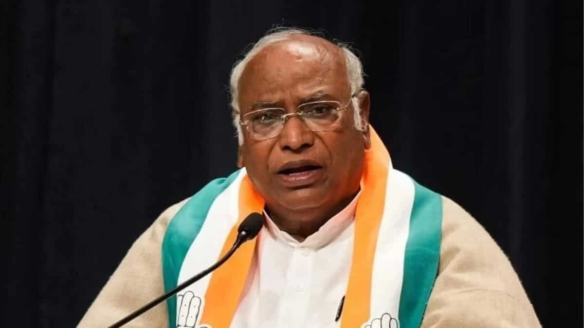 Congress releases first list of 21 candidates for Delhi Assembly polls, pits Sandeep Dixit against Kejriwal Congress releases first list of 21 candidates for Delhi Assembly polls, pits Sandeep Dixit against Kejriwal