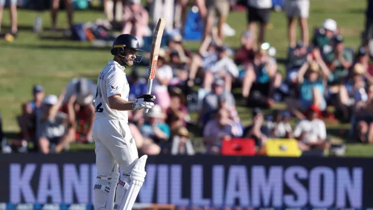 New Zealand pile up 340-run lead after best day of cricket against England in 3rd Test New Zealand pile up 340-run lead after best day of cricket against England in 3rd Test