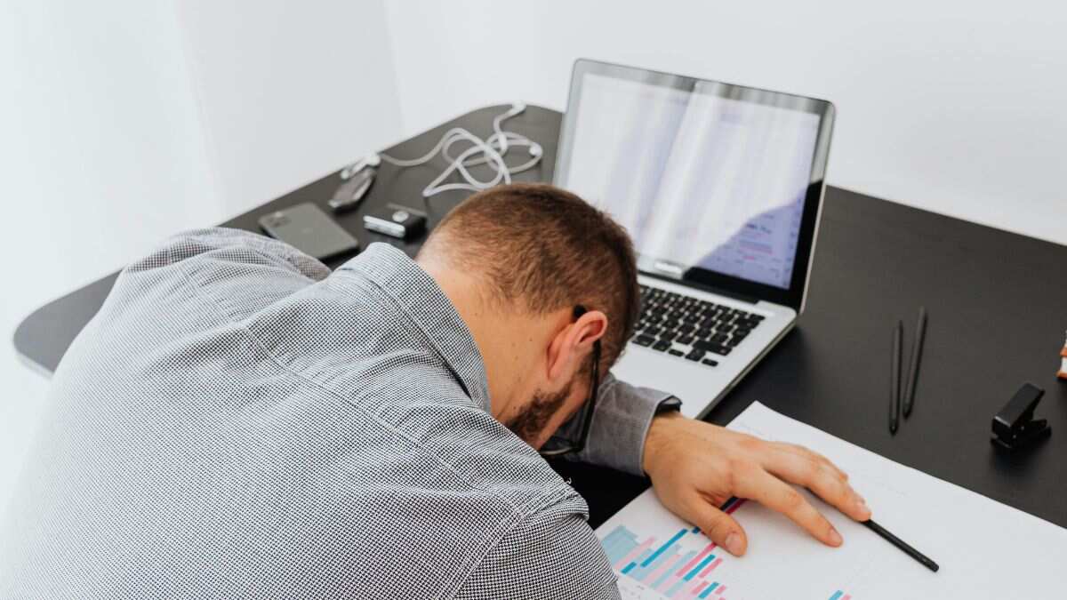 Employee chops off his fingers to escape job due to workplace pressure