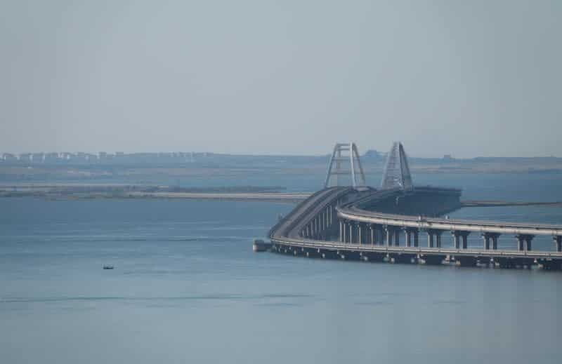 Russian oil tanker splits in half, spilling thousands of tonnes of oil into Kerch Strait