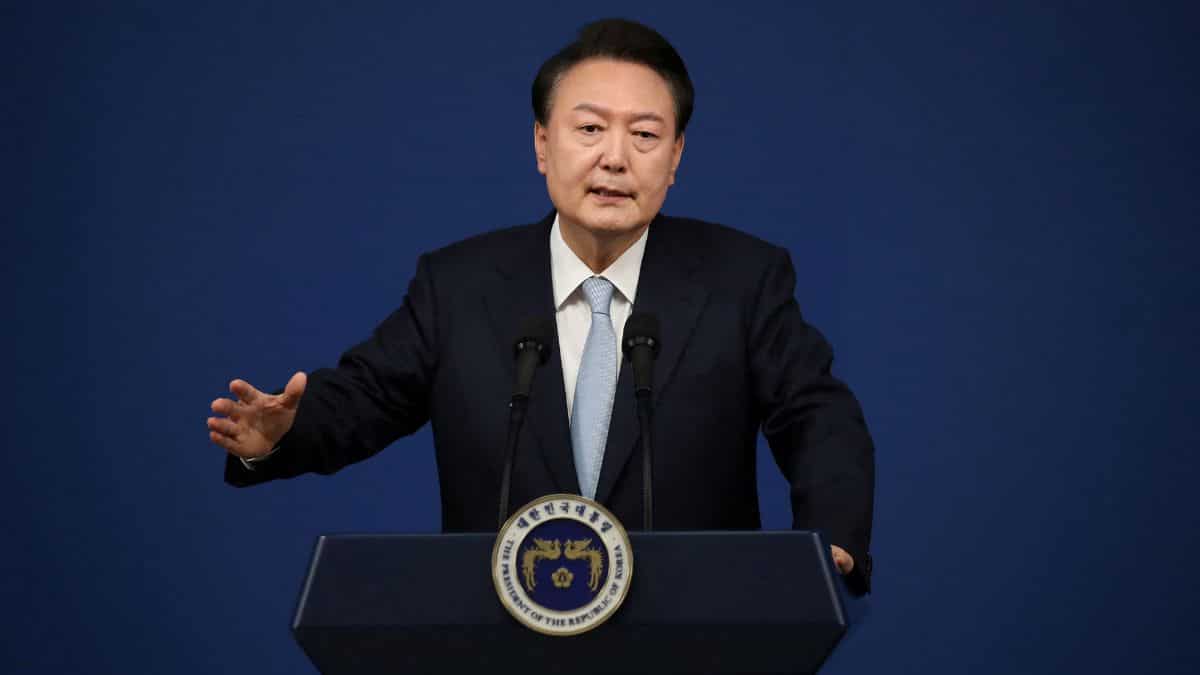 South Korean authorities attempt to raid presidential office to 'gather evidence'