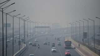 Delhi chokes as AQI soars to 423, IMD issues orange alert amid dense fog conditions