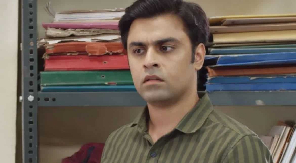 Jitendra Kumar as Sachiv Ji