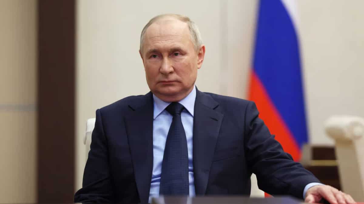 Putin ready to meet Trump 'anytime' to talk Ukraine deal