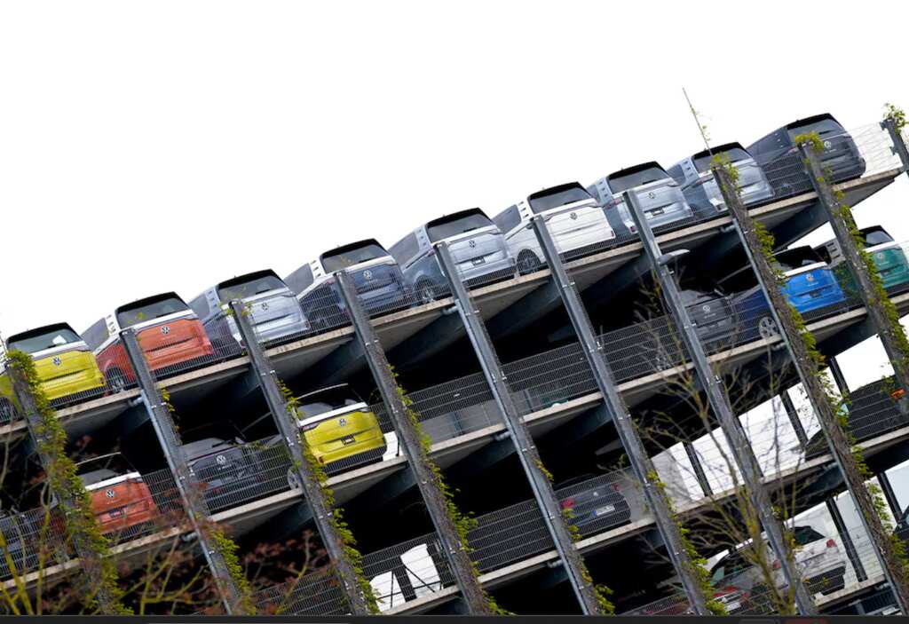 Volkswagen-Union negotiations deadlocked over German plant restructuring