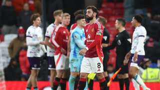 Premier League: Man Utd embarrassed by Bournemouth, Chelsea held at Everton
