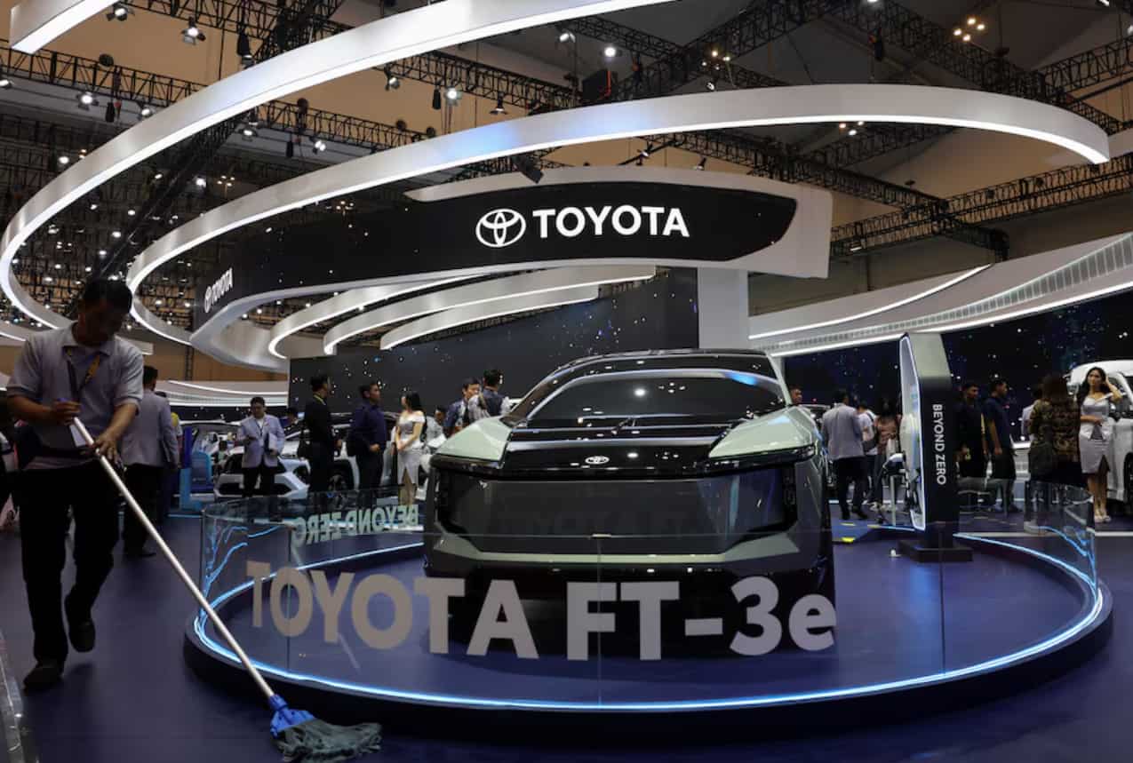 Toyota reports global production decline despite record November sales