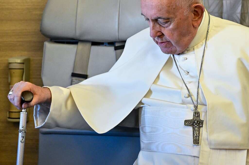 Pope Francis will not be present at queen's funeral