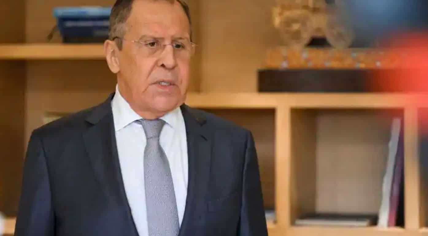 Russian Foreign Minister Sergey Lavrov issued a stern warning on Thursday saying that western threats to Moscow would do little to de-escalate tensions over Ukraine.