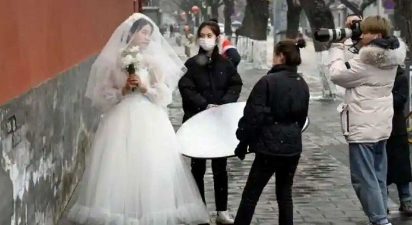 The rapid spread of the Omicron variant of the coronavirus, has failed to put a damper on wedding celebrations.