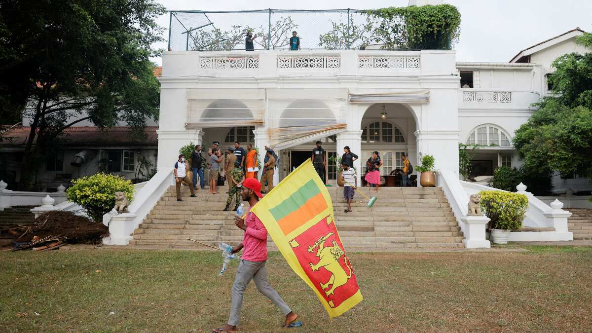 Protesters 'will occupy palace until leaders go'
