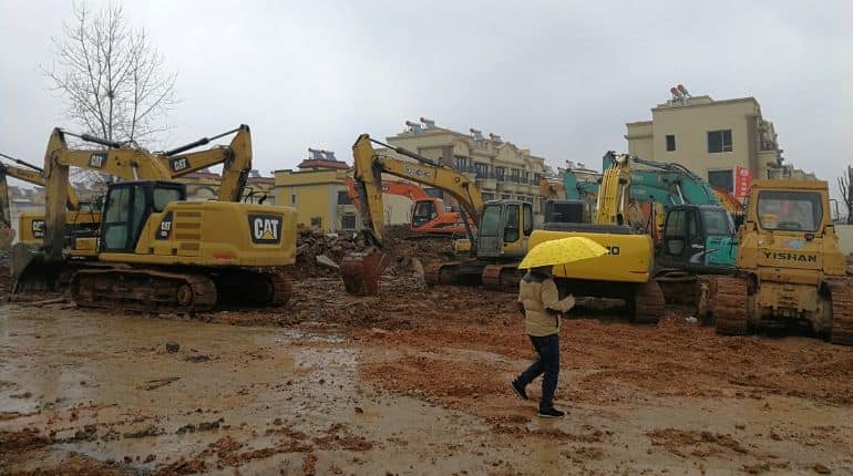 new hospital is being built to treat patients of a new coronavirus