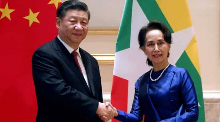 Chinese President Xi Jinping and Myanmar's State Counsellor Aung San Suu Kyi