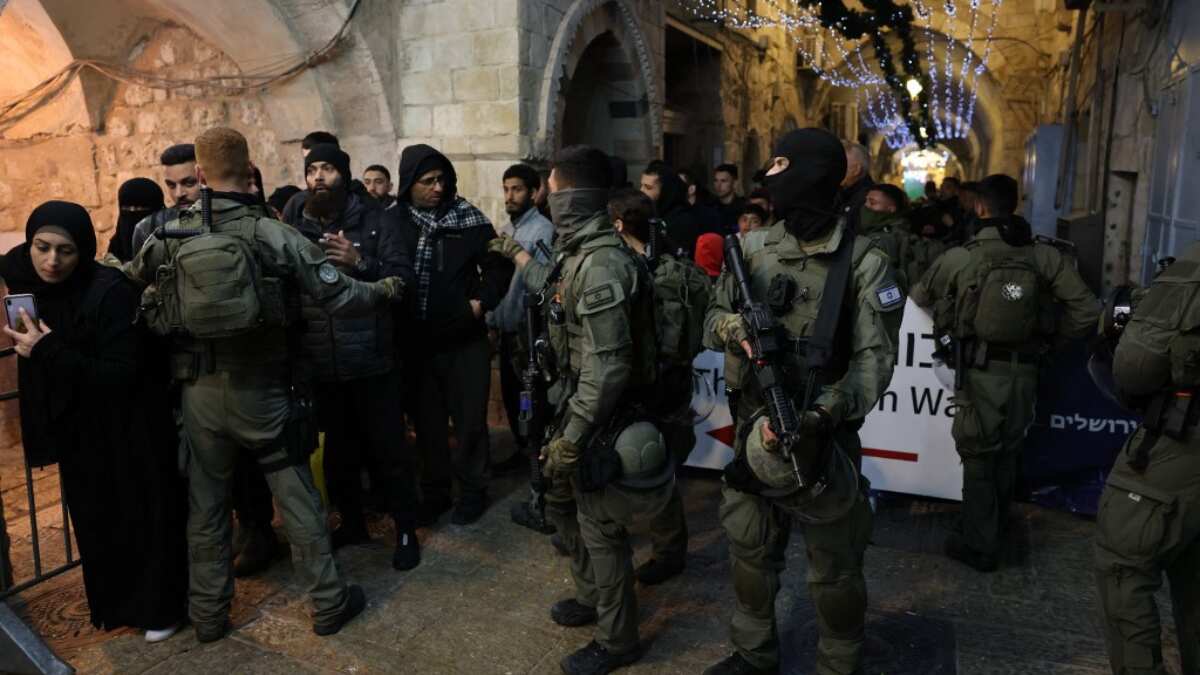 Al-Aqsa mosque standoff