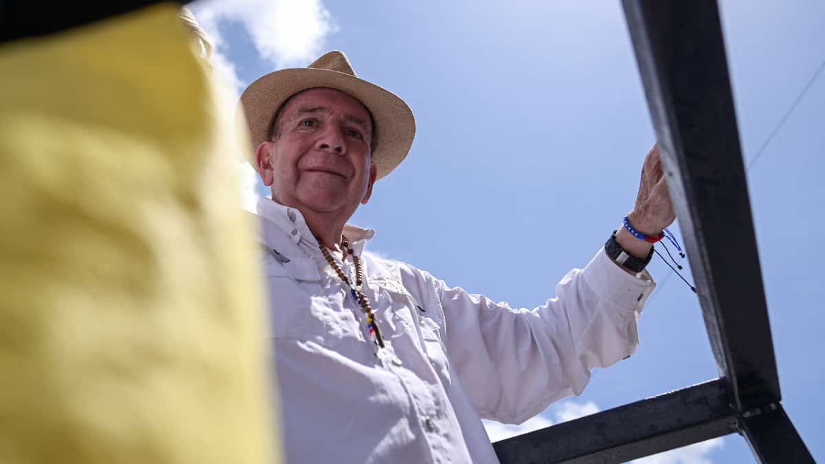 Venezuelan opposition presidential candidate Edmundo Gonzalez looks on during a campaign rally for the presidential election in Valencia, Carabobo State, Venezuela, July 13, 2024. REUTERS/Gaby Oraa/File Photo