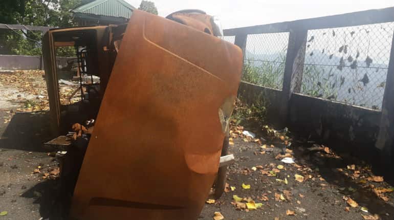 burnt-car-darjeeling