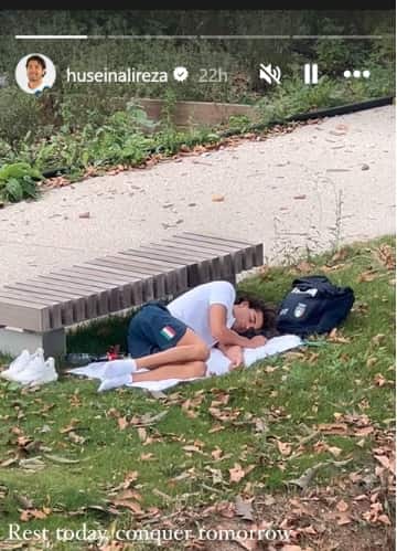 Thomas Ceccon sleeping in a park
