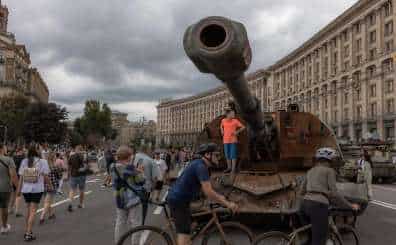 In pics - Ukraine shows off demolished Russian tanks during parade in Kyiv