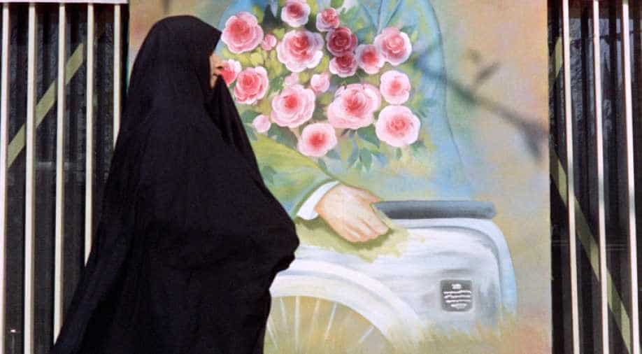 Hijab row reaches Kashmir: Politicians react to school order asking teachers to remove hijab - Vimarsana News