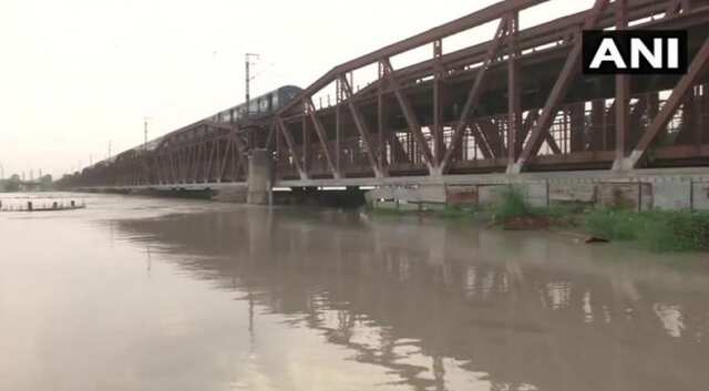 Delhi on high alert as Yamuna water level continues to rise - India ...