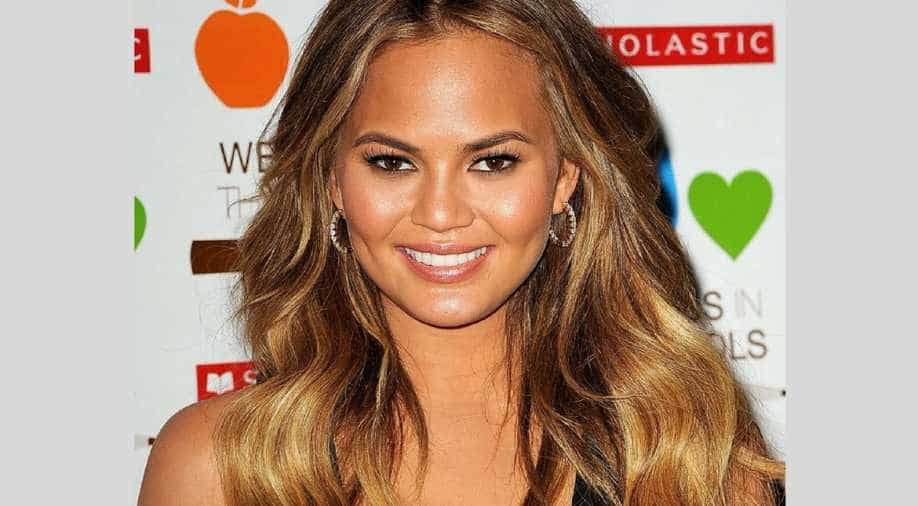 Chrissy Teigen Blocks 1 Million Twitter Accounts Linking Her To Jeffrey Epstein Entertainment News Wionews Com