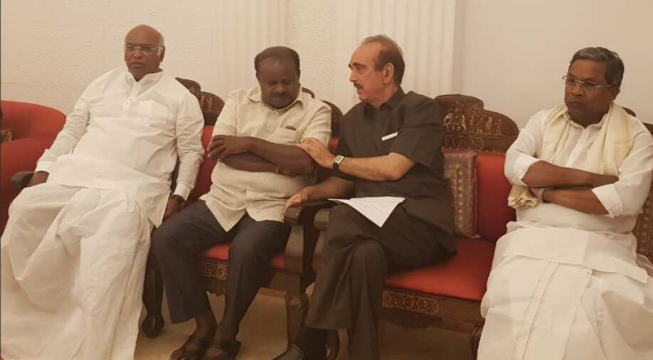 Live Karnataka results: Kumaraswamy meets Karnataka Governor, Yeddyurappa gets there before him
