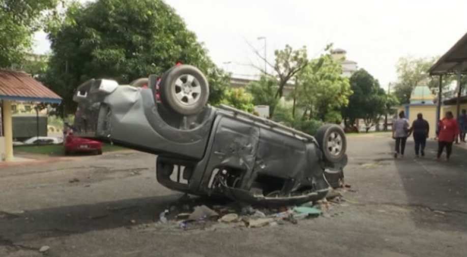 Malaysia temple row: PM Mahathir steps in after rioting over