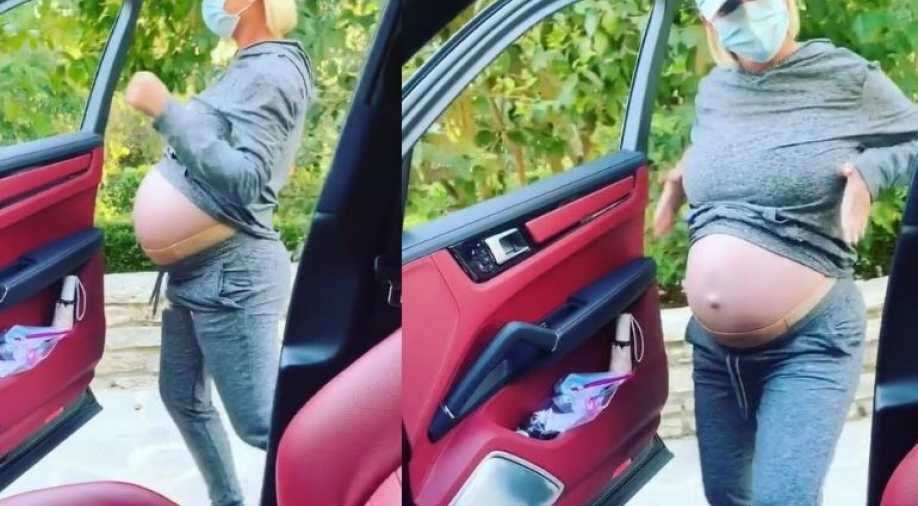 Pregnant Katy Perry shows her bare baby bump while doing ...