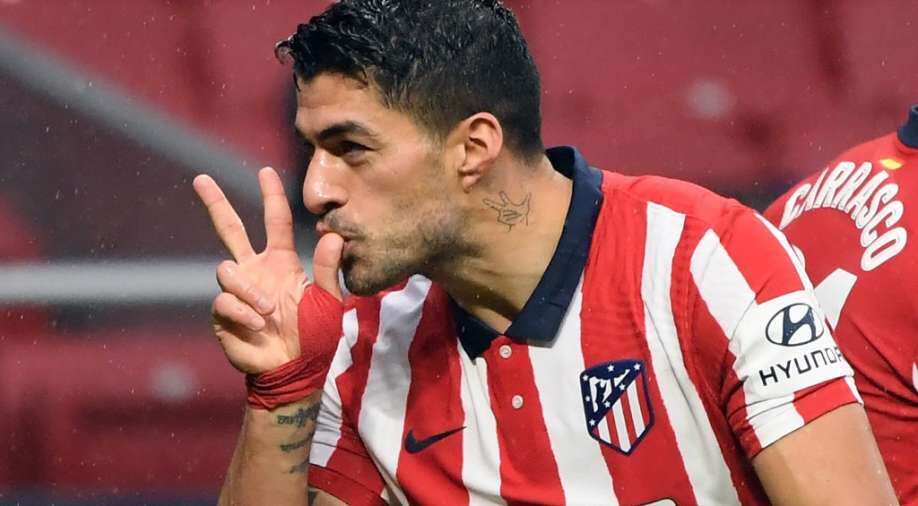 Suarez Nets Double As Atletico Go Clear At The Top Sports News Wionews Com
