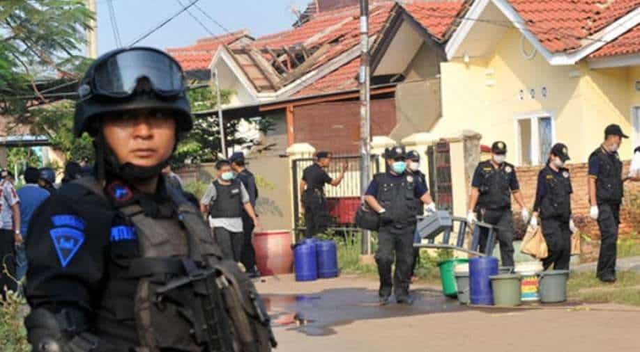 180956-police-in-indonesia.jpg