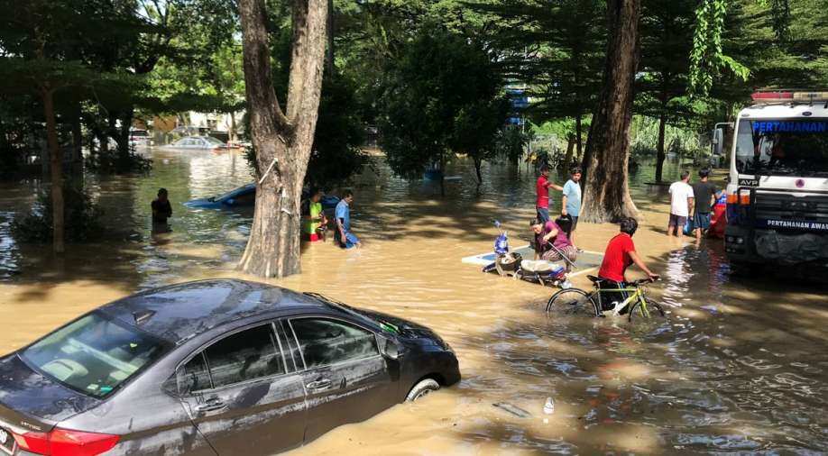 Malaysia floods 14 killed, 71,000 displaced as country battles its