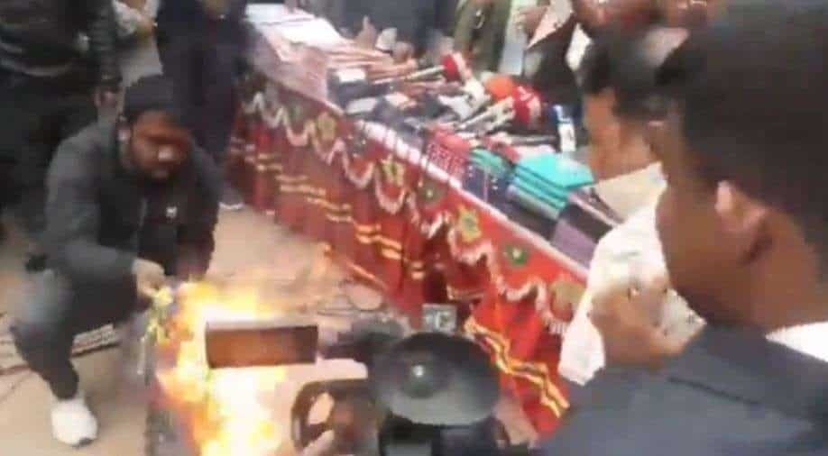 Video: Jaipur bedsheet burned in Bangladesh during ‘Boycott India’ campaign by BNP leader